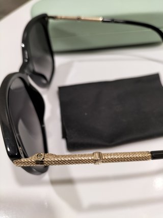 Gafas de sol Tous mujer negras, con estuche