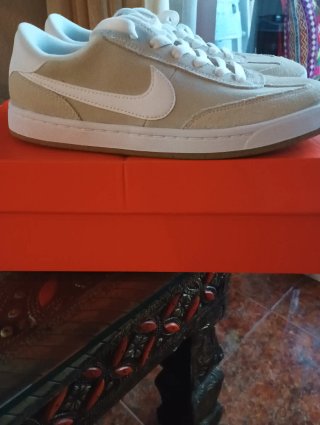 Zapatillas Nike Beige y Blanco