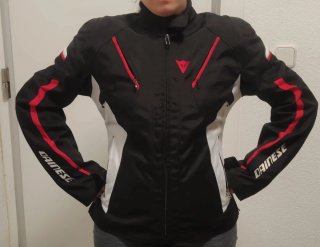 2 Chaquetas Moto Negra y Roja dainese