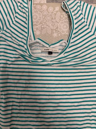 Camiseta Bershka Rayas Verde y Blanca Talla M