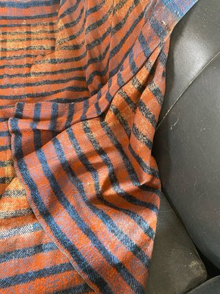 Coperta a righe arancioni e blu