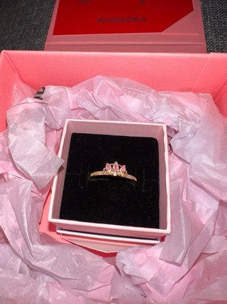 Anillo Pandora Tiara Corona Rosa y Dorado