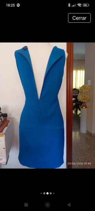 Vestido de verano azul turquesa
