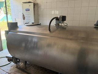 Tanque de leche 2100L. Buen estado. Marca Manus