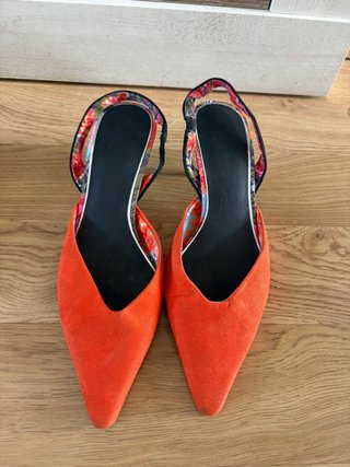 Zapatos tacón rojos slingback estampado floral