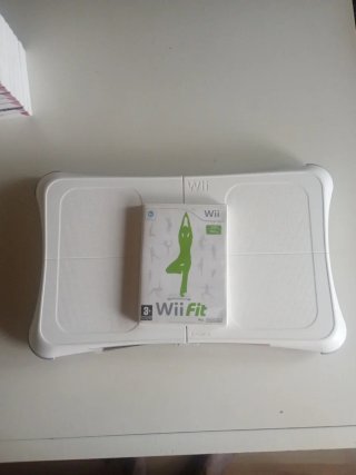 Console Nintendo Wii con sei giochi e tavola Wii Fit