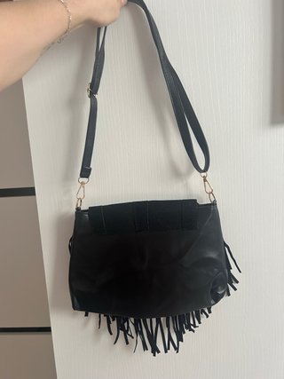 Bolso negro flecos terciopelo