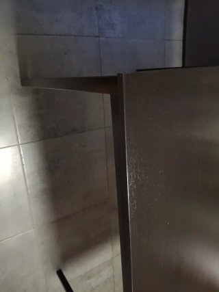 Mesa de cocina negra y gris