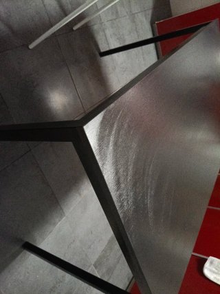 Mesa de cocina negra y gris