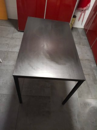 Mesa de cocina negra y gris