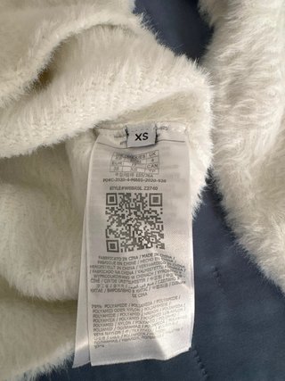 Jersey Guess blanco peluche