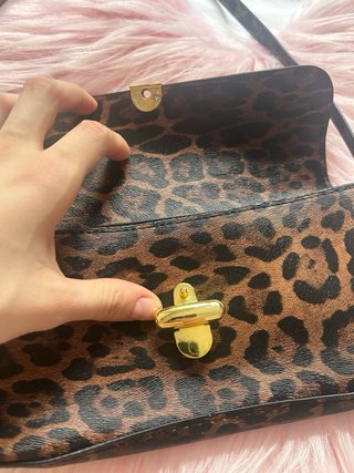 Bolso bandolera estampado leopardo