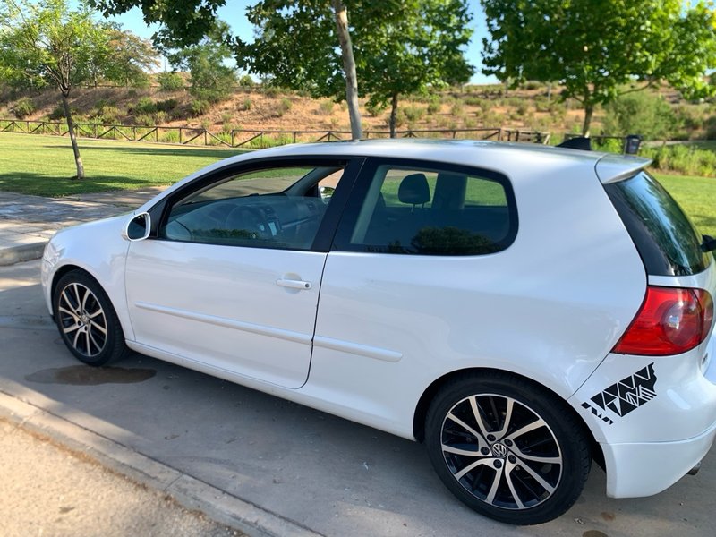Volkswagen Golf 2008 - foto 1