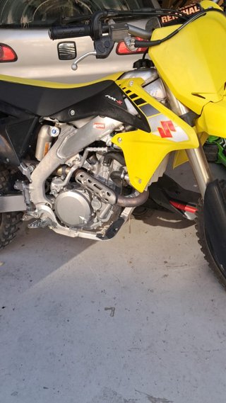 Suzuki RMZ 450  Escape akaprovic pocas horas d uso