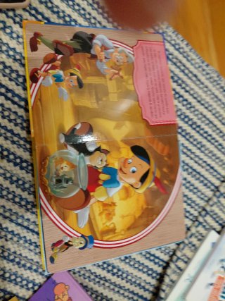 Libro clásicos Disney. Figuras y tapete