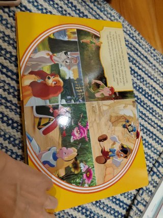 Libro clásicos Disney. Figuras y tapete