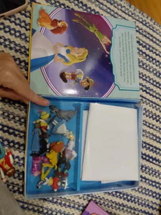 Libro clásicos Disney. Figuras y tapete