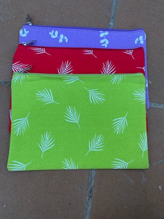 Set de 3 neceseres con estampado floral