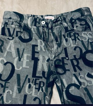 Pantalones Versace con logo
