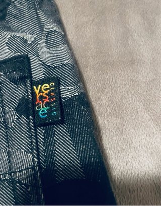 Pantalones Versace con logo