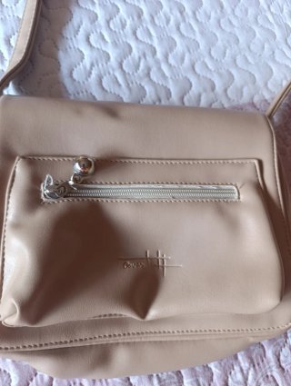 Bolso de piel beige