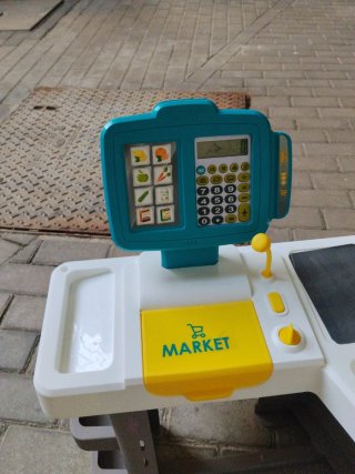 Supermercado de juguete con carrito
