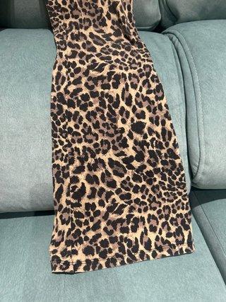Pantalón niña estampado animal print campana