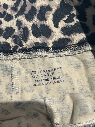 Pantalón niña estampado animal print campana