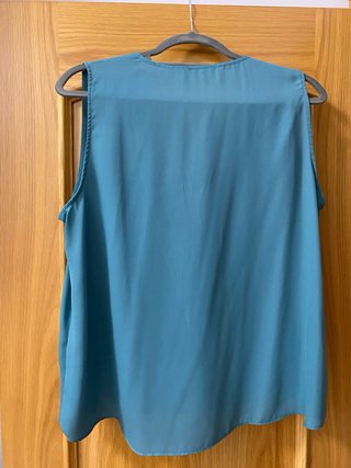 Blusa Zara sin mangas con volantes