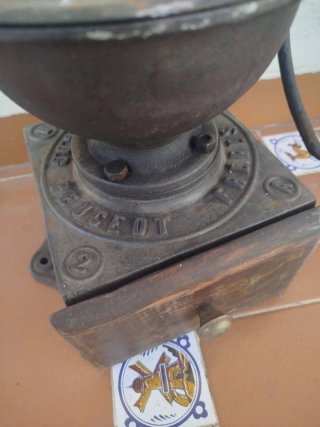 Molinillo de café antiguo