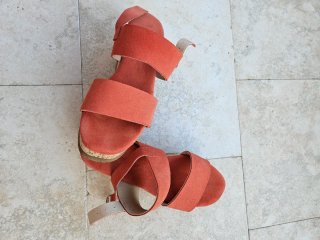 Sandalias coral con plataforma