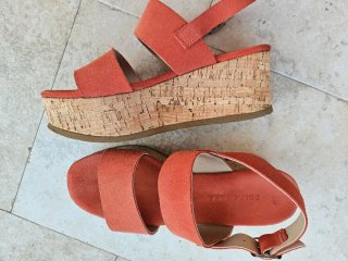 Sandalias coral con plataforma