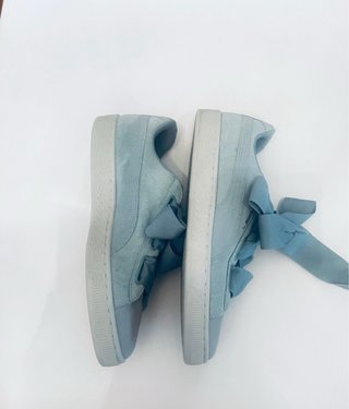 Zapatillas Puma Azules con Lazos