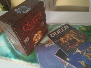 Queen Lote 7" Singles (Elektra, EMI)
