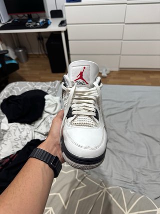 Air Jordan 4 Cement Gris 2025