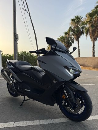 Yamaha TMAX 560 Maxi Scooter