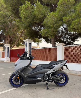 Yamaha TMAX 560 Maxi Scooter