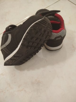 Scarpe Nike bambino nere con velcro