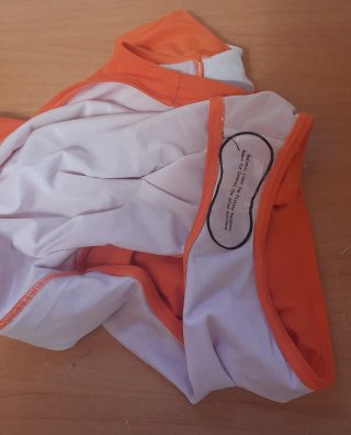 Costume da bagno arancione con anelli