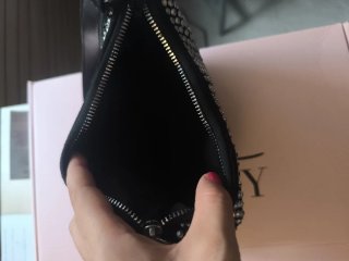 Bolso negro con pedrería plateada