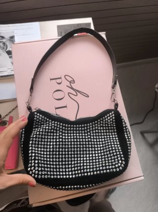 Bolso negro con pedrería plateada