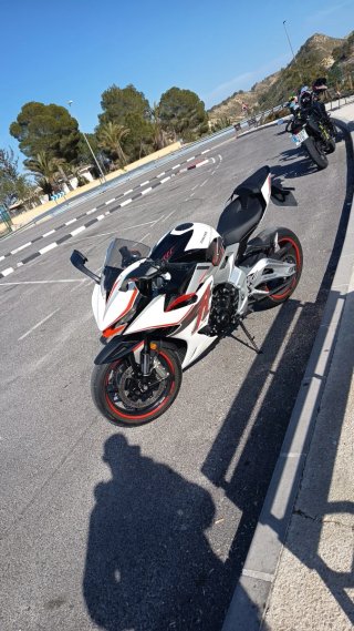 Zontes 703rr Deportiva Roja y Blanca