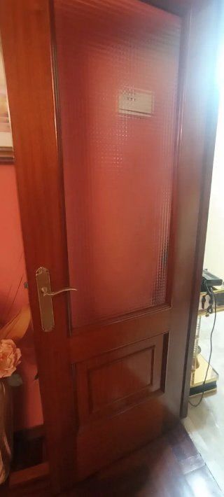 Puertas chapeadas sapely barnizadas de piso