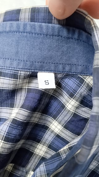 Camisa de cuadros azul y blanco
