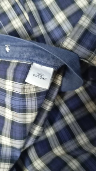 Camisa de cuadros azul y blanco