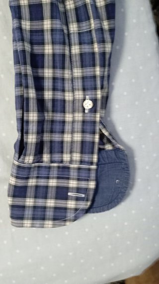 Camisa de cuadros azul y blanco