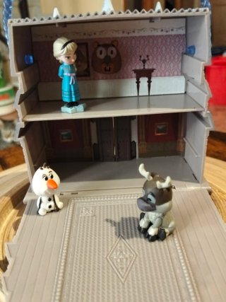 Casa Disney Animators Frozen