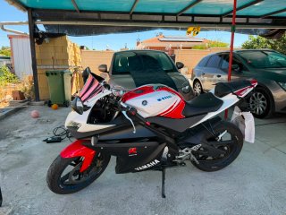 Yamaha YZFR 125 Roja y Blanca