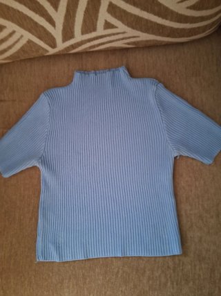 Camiseta de verano azul corta, de canalé, sin uso