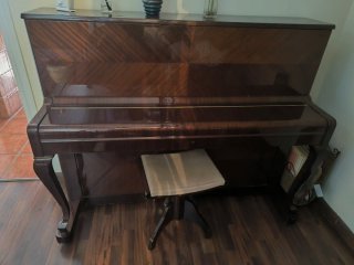 Piano Petrof